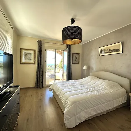 Serena Climatisee Pour 8 Personnes Avec Piscine Privee Et Vue A Villa *