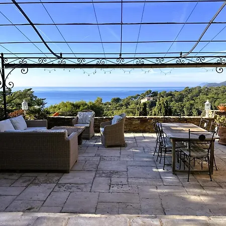 Villa Serena Climatisee Pour 8 Personnes Avec Piscine Privee Et Vue A Carqueiranne